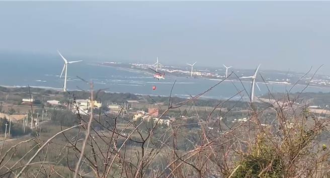 後龍好望角發生雜草火警。（民眾提供／李京昇苗栗傳真）