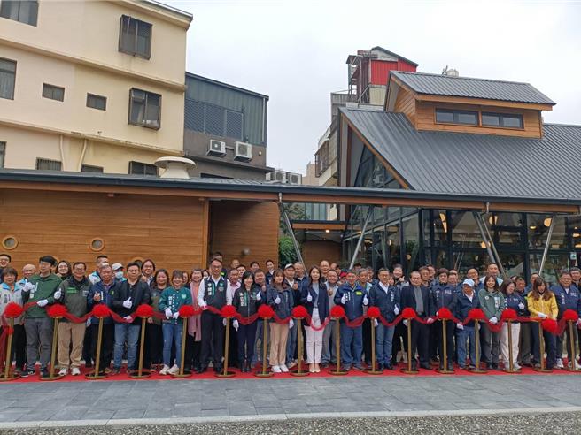 新竹市首座低碳建築「建華市民活動中心」4日落成啟用。（陳育賢攝）