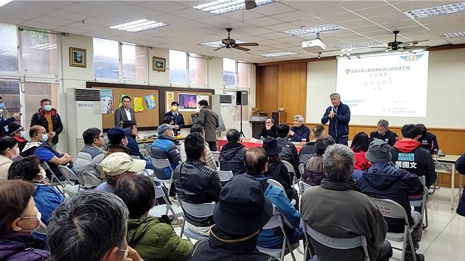 交通部公路局3日在新竹市南寮地區舉行西濱快速公路鳳鼻至香山段新建工程綜合規畫地方說明會，地方大批居民到場關心。（陳育賢攝）