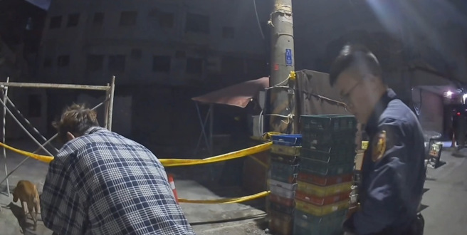 高雄1名56岁李姓男子，因乘载犬只于电动车而行车摇晃，引起巡逻员警注意，酒驾意外露馅。（图／警方提供）