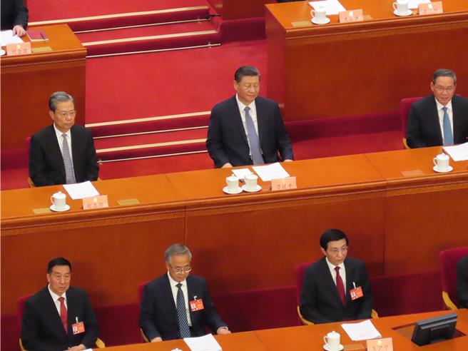 大陸全國政協14屆2次會議開幕會4日下午3時在北京人民大會堂舉行，中共總書記習近平等大陸黨和國家領導人出席大會，王滬寧代表政協第14屆全國委員會常務委員會做工作報告。（朱紹聖攝）