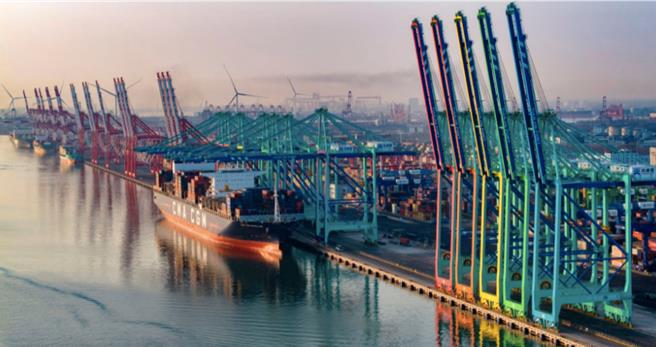 陆修法令外资担忧触法，娄勤俭：中国大门对世界始终打开。（新华社）