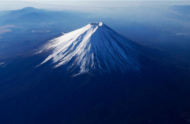 日本富士山 。（图／路透社）