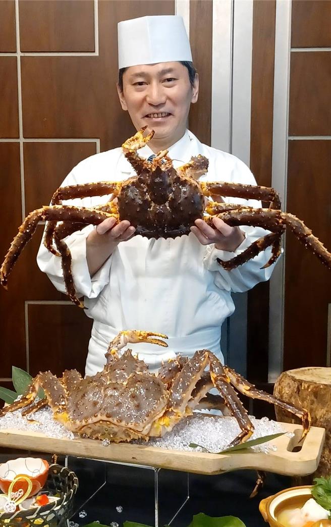 「札幌JR Tower日航酒店」上原贵幸料理长以「来自北海道的陆地和海洋祝福」为主题，让台湾民眾可品尝到最正宗的北海道料理。(陈韵萍摄)