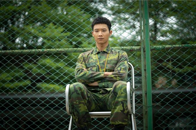 黄冠智饰演的弟弟是哥哥求婚的神助攻。（华视提供）