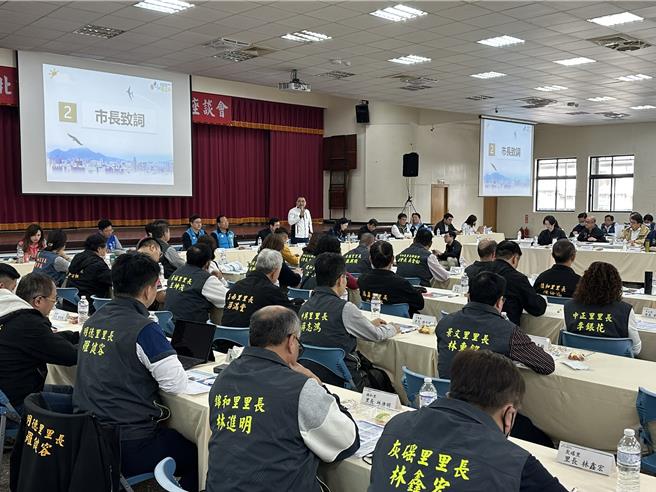 新北市長侯友宜4日主持中和行動治理座談會，與當地立委、議員、里長會談及聽取基層意見。（高鈞麟攝）