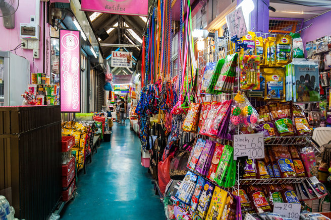 许多日本民眾感嘆，童年时熟悉的糖果逐渐从货架上消失。（示意图：shutterstock/达志）