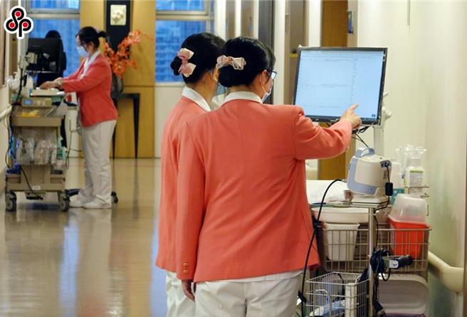 卫福部今年起依医院层级发放夜班护理费，医学中心最高，以大夜班为例，地区医院和医学中心每班少了400元，引发地区医院不满。（示意图／本报资料照）