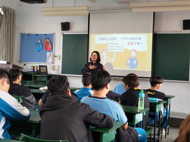 新北警婦幼隊為加強宣導，特別規劃啟動校園巡迴宣導專案。（圖／警方提供）