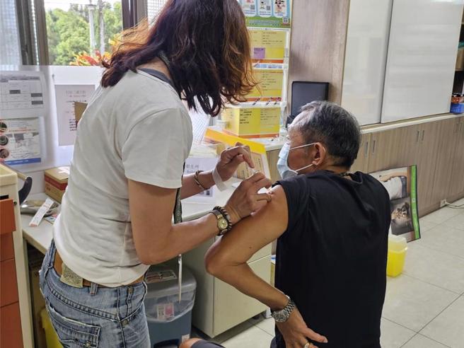 新冠疫情再起，中市重啟XBB疫苗快打站。（示意圖／台中市政府提供）