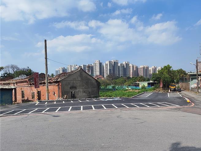 土城裕華街公有地透過工務局「新北美樂地2.0」專案改善後，提供民眾44格免費機車供民眾使用。（新北市工務局提供／劉瑋晴新北傳真）