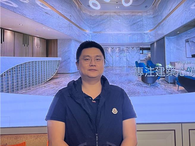坤悦开发董事长陈丕岳指出，财政部近期二度下修豪宅课税门槛，也再度紧缩投资空间，今年房市推估将呈「量微缩、价缓涨」趋势。（林欣仪摄）