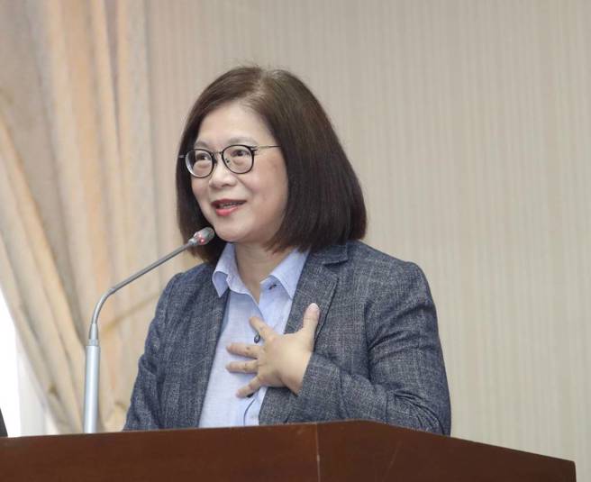 陆船翻覆事件真相未明，立法院内政委员会4日邀请海委会主委管碧玲（图）就「金门撞船案:翻船执法过程及后续处理」进行专题报告，并备询答。（刘宗龙摄）