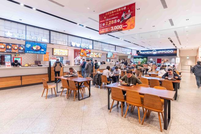 宏匯广场餐饮业绩占4成，除乐天皇朝外，今年预计还有鱼君、八色烤肉等新品牌进驻。（吴松翰摄）