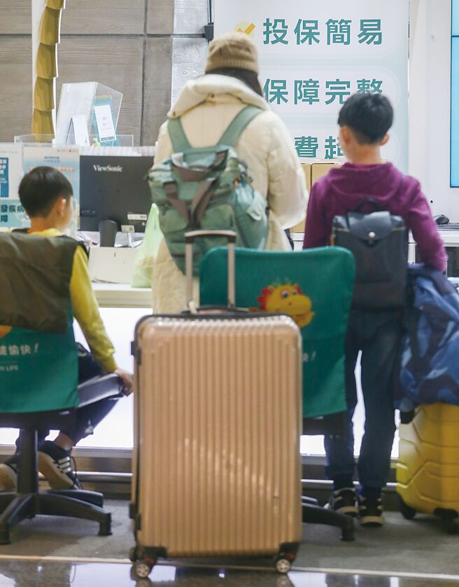 旅游必备首选为旅行平安险，若为国外旅游则应再加保旅行不便险与海外突发疾病险，以强化保障。图／本报资料照片