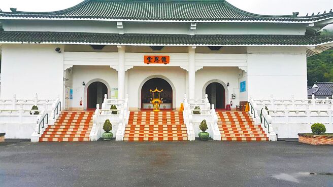 花莲县吉安乡慈云山纳骨塔逾万个柜位供不应求，乡公所与县府为此向中央争取预算，预计兴建户外纳骨墙并增设4590个柜位，解决柜位一位难求的问题。（花莲县吉安乡公所提供／罗亦晽花莲传真）