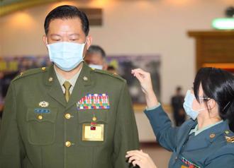 特勤少將謝靜華街頭熱吻馬尾女   她身分曝光：國防部高階軍官  