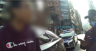 差太多！通緝犯攜刀械無照違停 謊報兄長身分警識破