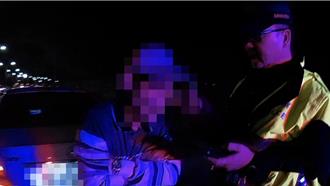 南市學甲警方抓酒駕 意外逮毒品通緝犯查獲槍枝