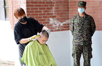 徵兵恢復一年期 首批海軍陸戰隊今入伍