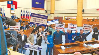 基隆 臨時會藍綠互嗆 張芳麗挺謝最乾淨