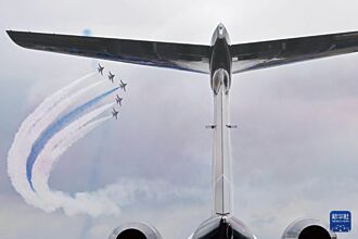 韩国黑鹰八机编队 视觉震撼