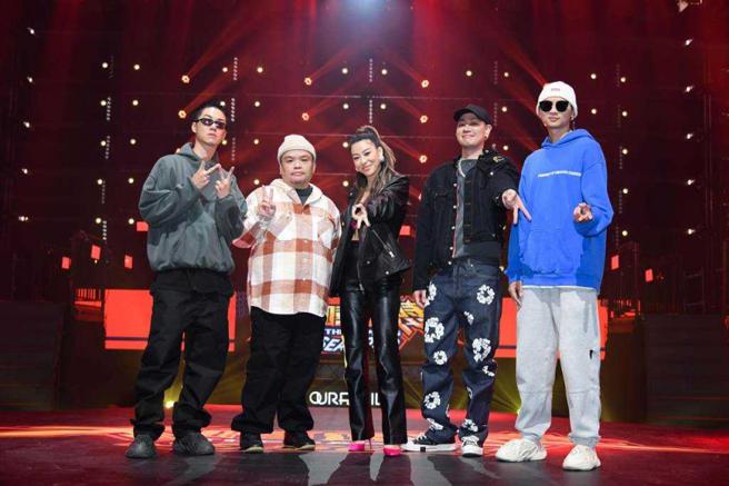 金阳（右）和陈信维（左）曾一同参赛嘻哈选秀实境《大嘻哈时代2》。（图／三立提供）