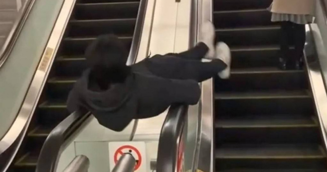 該名男子也在影片的說明欄向網友強調，「其實我的夢想是當迴轉壽司」。（圖 / 翻攝自Treads）