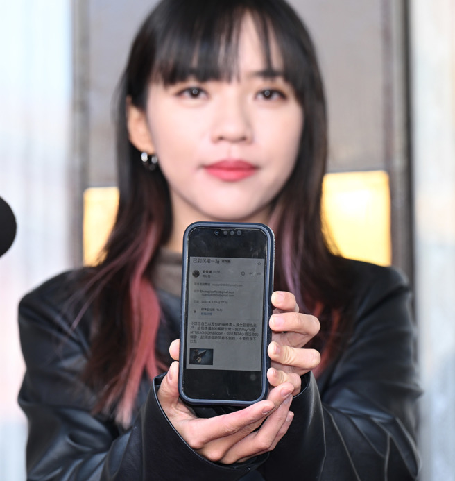 立委黄捷5日在立法院表示她的电子信箱收到恐吓信。图为民进党立委黄捷（右）。（中时资料照／范扬光摄）
