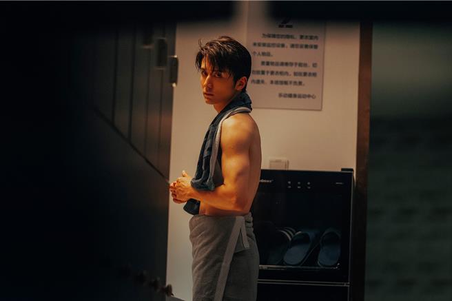 张新成为《天才基本法》脱水扮拳击选手。（中天娱乐台提供）