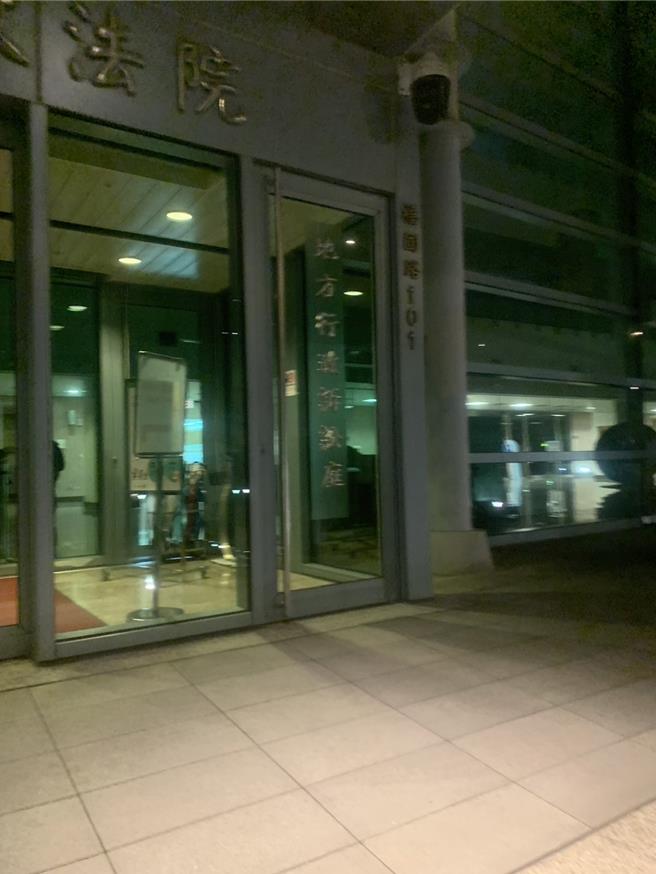 北部一名黄姓学生委任某公司从中国大陆进口「Camouflage shorts(迷彩短裤)」，却被查出箱子内装的是5.5公斤的牧草且未依规定申报，挨罚5万元，他主张身为学生无法负担罚锾，请求撤罚。台北高等行政法院地方行政诉讼庭认为裁罚无违误，判他败诉。可上诉。（图本报资料照）