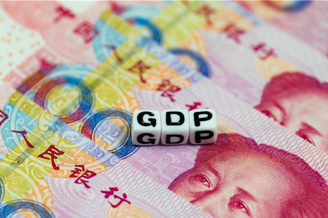大陆官方将今年GDP增速目标设定5％左右，但在政府工作报告中也仍强调「并非易事」。（shutterstock）