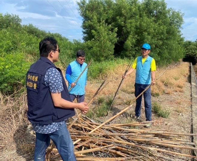 警方在恆春農地起獲大批鳥仔踏。(屏檢提供)