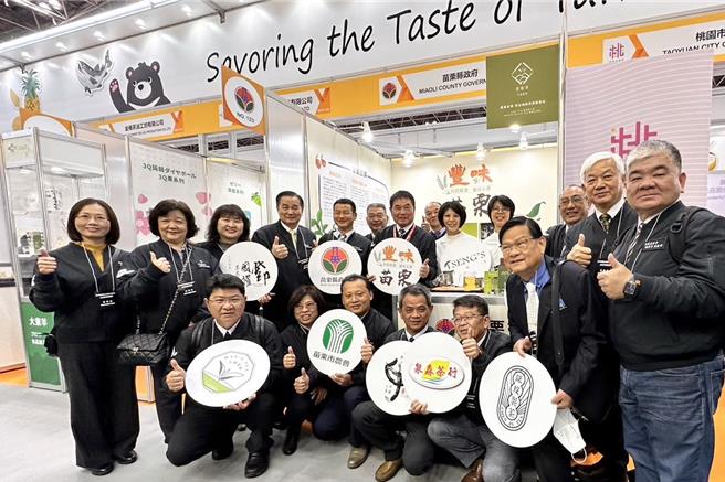 苗栗县长锺东锦率领业者参加东京国际食品展。（苗栗县政府提供／李京升苗栗传真）