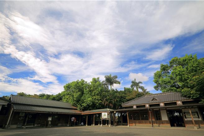 林业保育署宜兰分署今年配合罗东林场100年，10日在罗东林文化园区扩大举辨「传承下一个百年、植树罗东林场」活动。（林业保育署宜兰分署提供／吴佩蓉宜兰传真）