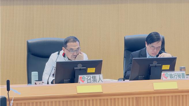 新北市长侯友宜今主持道安会报，针对交通事故防制表现给予市府团队肯定。（吕健豪摄）