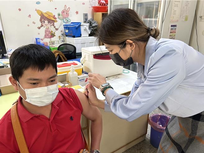 嘉義縣同步中央，5日起流感疫苗開放全民接種。（嘉義縣政府提供∕呂妍庭嘉義傳真）
