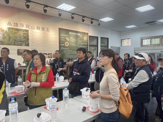 参加完圣贝祭活动，接续还前往位在復兴里的kaukau山籁爱玉馆体验手洗爱玉（图片来源：高雄市原住民委员会提供）
