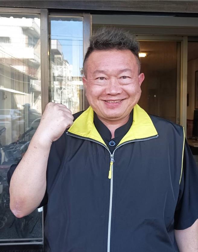 云林县虎尾镇将于4月13日进行镇长补选，参选达人吴炳辉律师5日表示此次投入补选，针对台积电可能落脚中科虎尾园区，除要关注所带来的经济效益，也要注意房价是否飙涨的「居住正义」。（张朝欣摄）