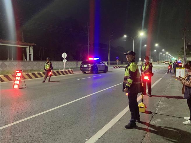 嘉縣環保局去年偕同警察局、交通部公路總局嘉義區監理所聯合稽查，全年總計執行41場環警監聯合稽查及75場聲音照相科技執法作業。（嘉義縣政府提供／呂妍庭嘉義傳真）