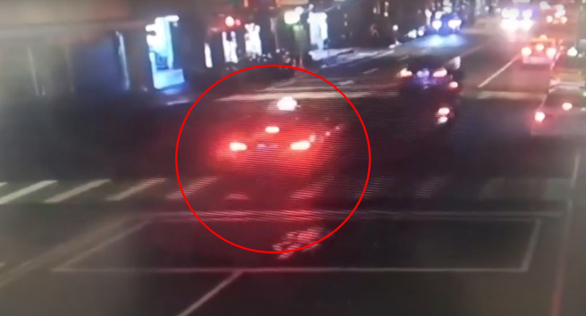 走到哪偷到哪，前科男從土城偷到新店，連竊2小黃遭逮。（翻攝自影片）