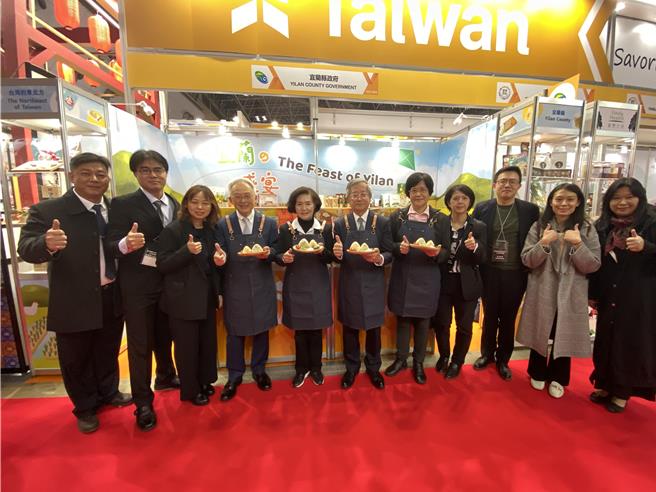 东京国际食品展（FOODEX JAPAN），今（5日）于东京国际展示场（Tokyo Big Sight）热闹开展，宜兰县长林姿妙（左五）偕同县政顾问林定三、农渔会代表等到场行销宜兰县优质农产品。（宜兰县政府提供／吴佩蓉宜兰传真）