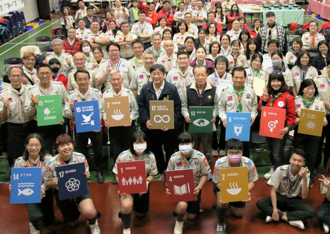 臺南市童軍教育榮獲「教育部國民及學前教育署111-112年推行童軍教育績優個人、學校暨傑出童軍」團體及個人合計12獎項，創歷年獲獎數新高。(照片/臺南市政府教育局提供)

