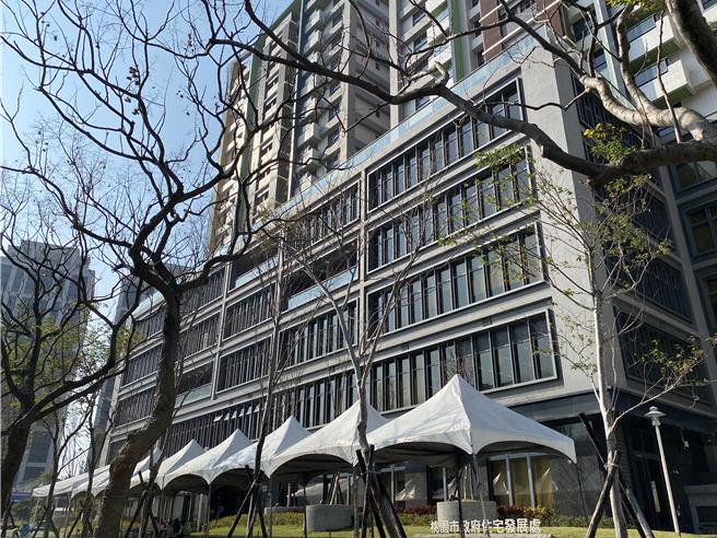 桃园市住宅处会持续检讨精进社宅住户意见反映管道，以更有效率的方式协助住户解决社区维管事项，今年也将先试办住户座谈会。（蔡依珍摄）