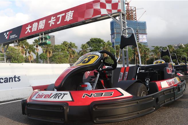 大鲁阁发价值3600元纪念品，最受欢迎是园区内卡丁车，纪念品的带动下，股东人数可望破20万人。（大鲁阁提供／洪凯音台北传真）