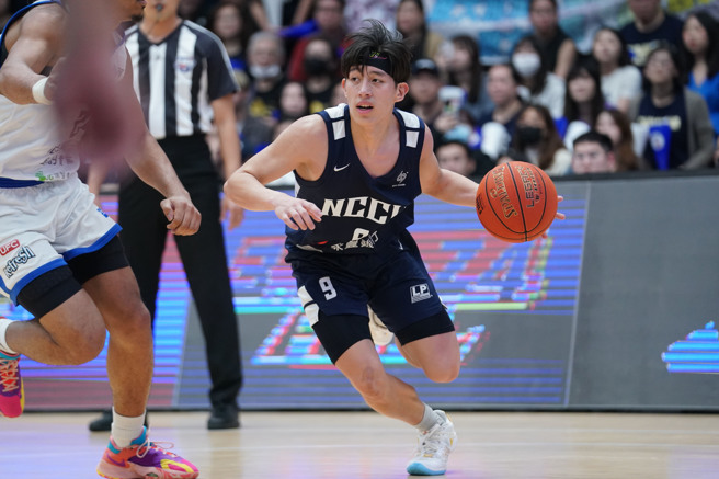政大庄朝胜在112学年UBA公开男一级8强复赛最后一场投进16分。（大专体总提供）