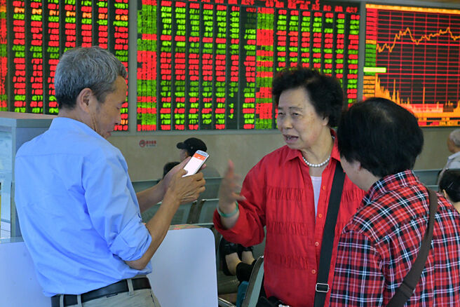 截至2月28日的一周，约16亿美元资金从中国股票基金流出，为去年10月以来最大单周资金流出。图／中新社