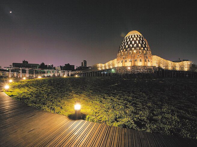 「嘉义市阿里山林业村新建营运移转案」徵求民间参与，7.27公顷面积包括秀泰影城对面的阿里山林业村「森林之歌」装置艺术范围。（林铁及文资处提供／吕妍庭嘉义传真）