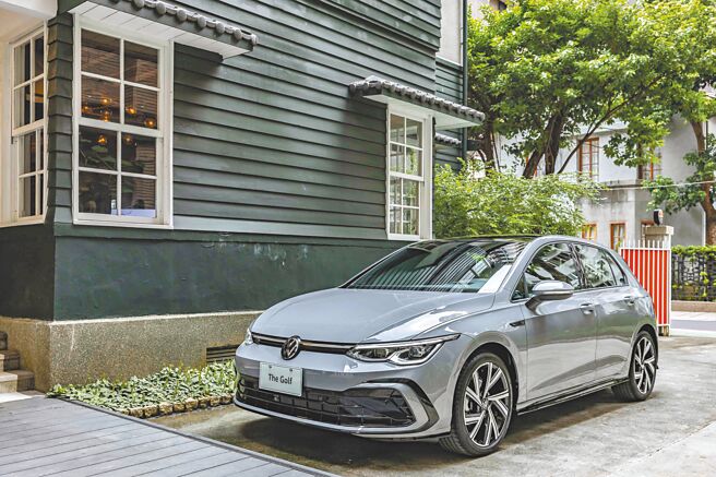 VW Golf诞生五十周年优享价，回馈总价值超过10万元。（台湾福斯提供）