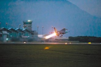 強化夜戰能力！空軍恢復「跨子夜飛行訓練」 確保空域無縫隙